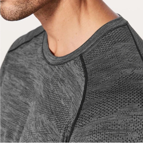 Lululemon sz XL Metal Vent Tech Long Sleeve Black / Anchor great pre owned cond - Picture 9 of 10